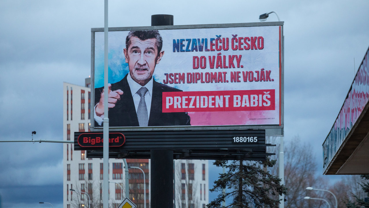 Andrej Babi a jeho billboard ped druhm kolem prezidentsk volby s npisem 