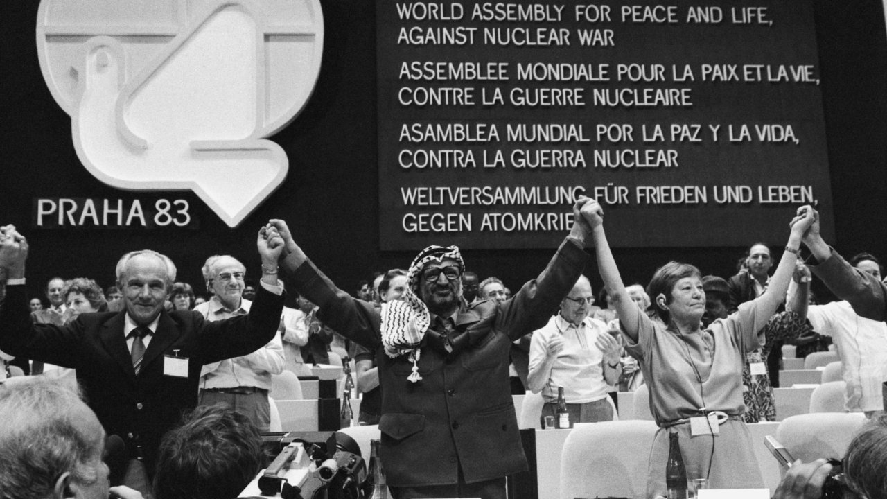Svìtové shromáždìní za mír a život, proti jaderné válce v Paláci kultury v Praze