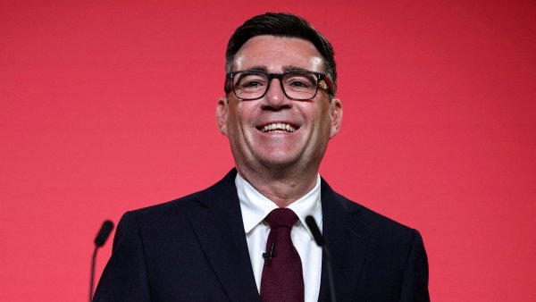 Andy Burnham byl jmenov�n premi�rem na mimo��dn� konferenci labouristick�...