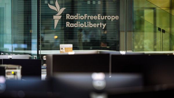 Stanici Radio Farda provozuje americk� R�dio Svobodn� Evropa/R�dio Svoboda...
