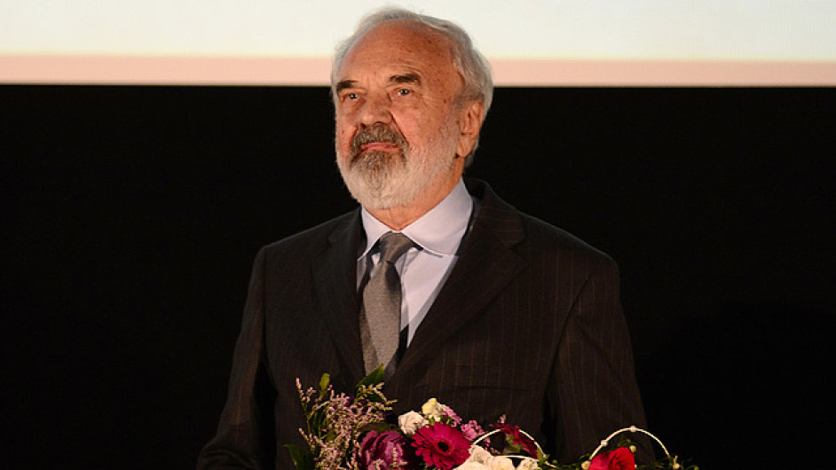 Zdenk Svrk v Beroun pebral Cenu Vladislava Vanury za pnos kinematografii.