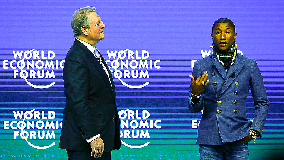 Al Gore a Pharrell Williams na Svtovm ekonomickm fru v Davosu.