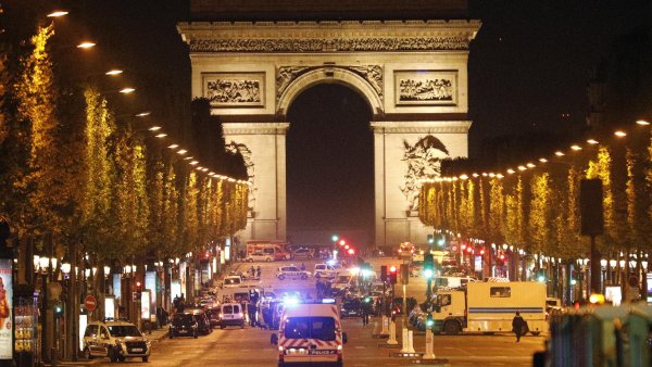Uzavřená třída Champs-Elysées.