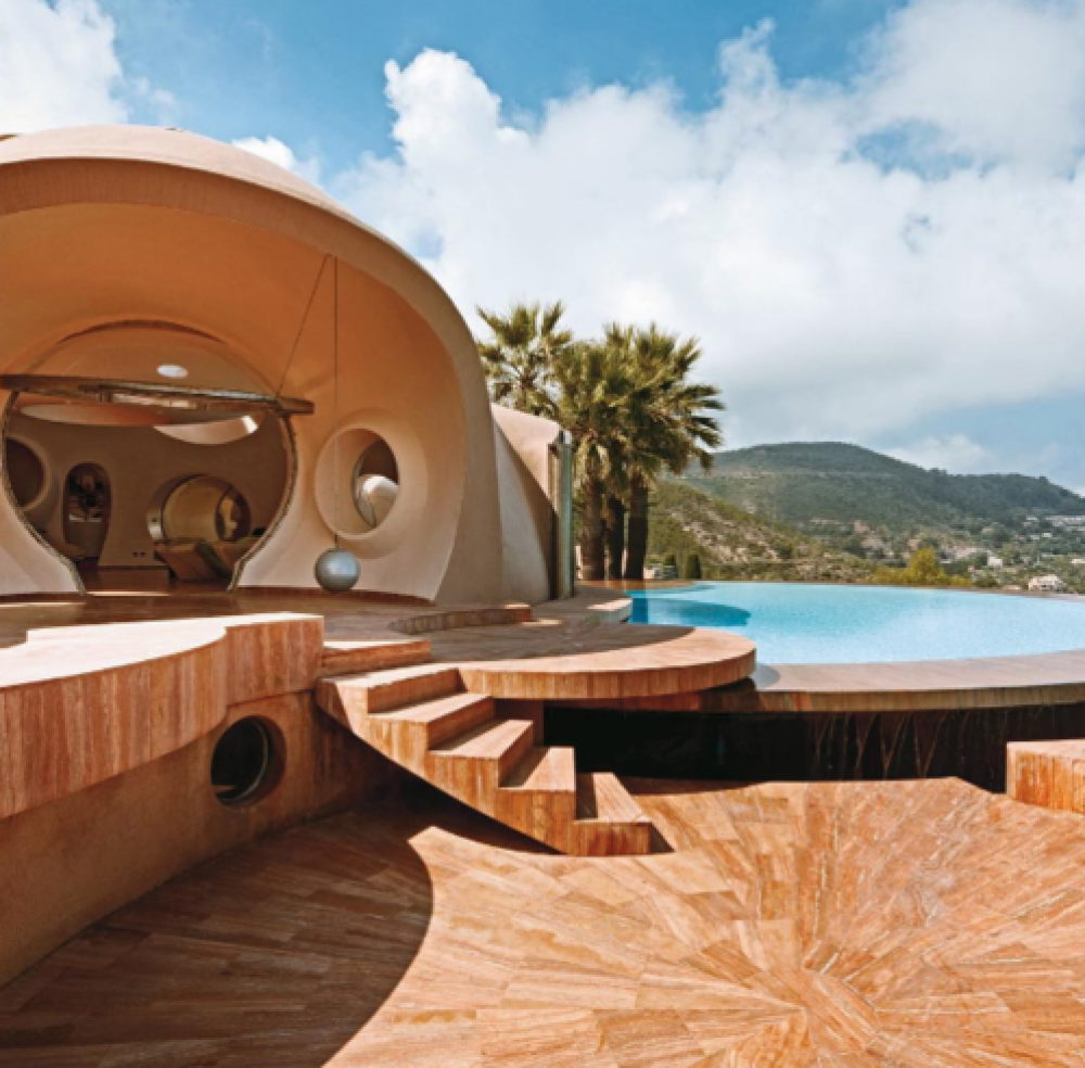 Bazén v Palais Bulles poblíž Cannes, Francie