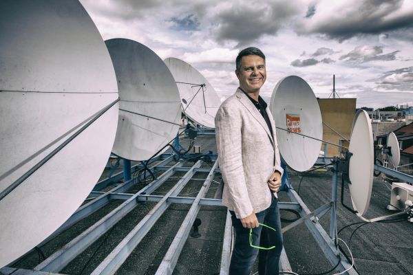 Reklamu m&aacute;me vyprodanou, doba sledov&aacute;n&iacute; televize nekles&aacute; a zved&aacute;me ceny, �&iacute;k&aacute; &scaron;&eacute;f Primy Singer