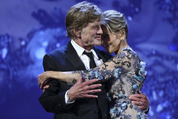 Hv�zdami filmu Our Souls at Night jsou Jane Fonda (vpravo) a Robert Redford.