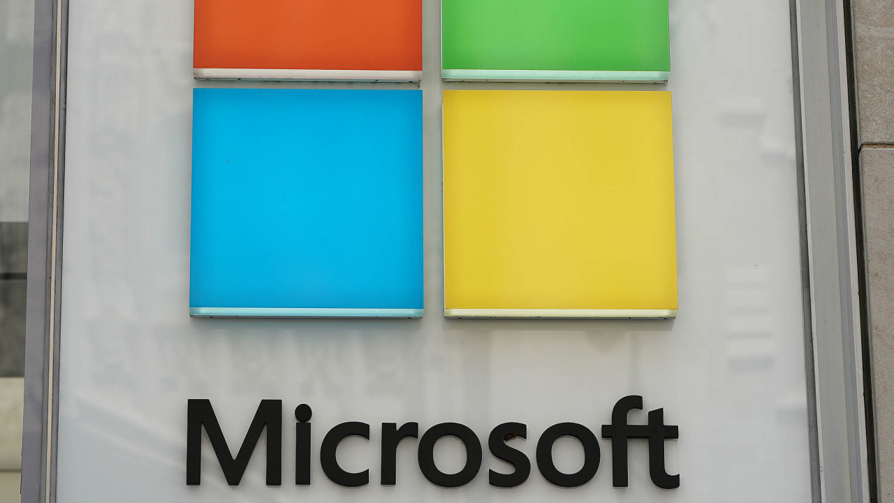 Analytici odhadovali celkov pjmy Microsoftu na 32,51 miliardy dolar.