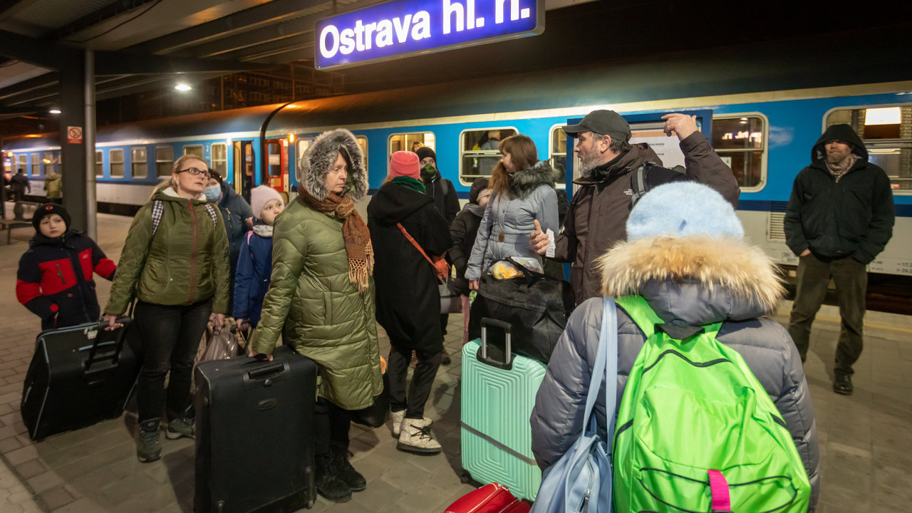 V noci na 2. bezna 2022 pijel do Ostravy dal vlak s ukrajinskmi uprchlky. Utkaj ped vlkou, kterou na jejich zem rozpoutala rusk armda.