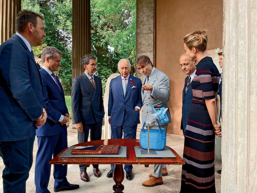 Na summitu G20 v Římě se Cucinelli potkal třeba i s Jeho královskou Výsostí, princem Charlesem z Walesu.