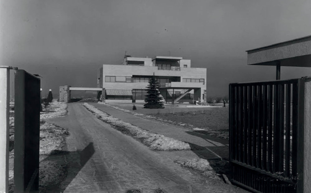Volmanova vila na archivním snímku ze 40. let, krátce po dokončení stavby.
