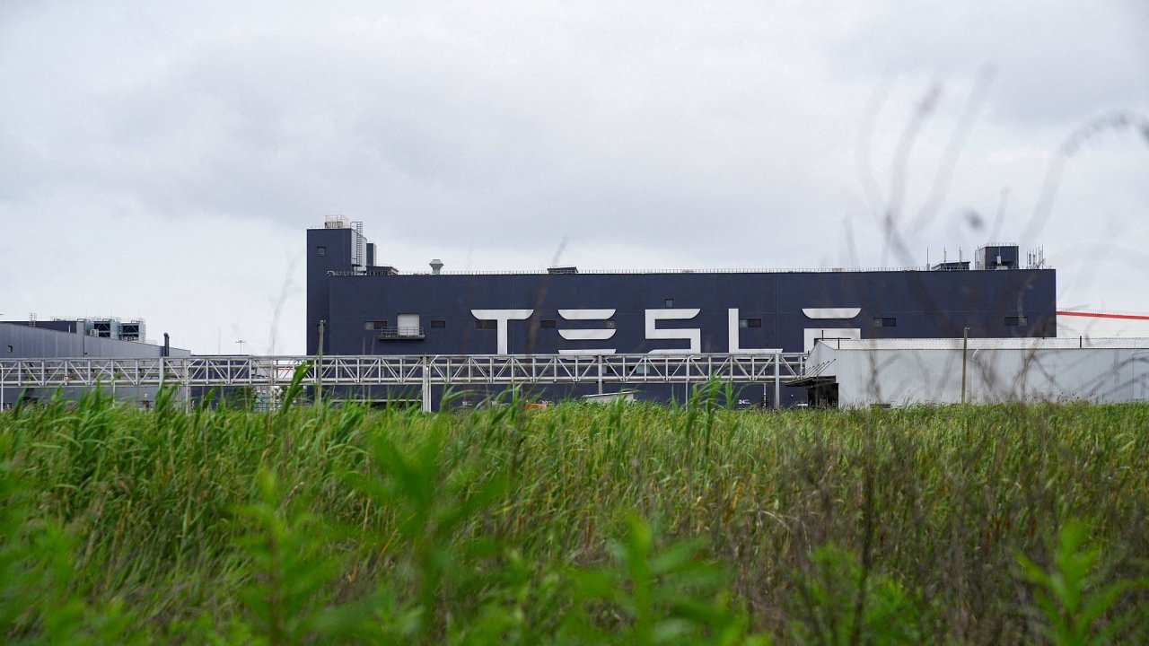Tesla tovrna anghaj