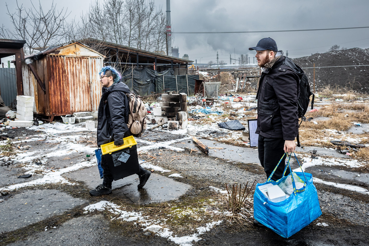 Zneužívání fentanylu v Plzni. Na snímku terénní pracovníci Spolku Ulice Plzeň v oblasti squatu drogově závislých. (Foto: Václav Vašků) Zneužívání fentanylu v Plzni. Na snímku terénní pracovníci Spolku Ulice Plzeň v oblasti squatu drogově závislých.