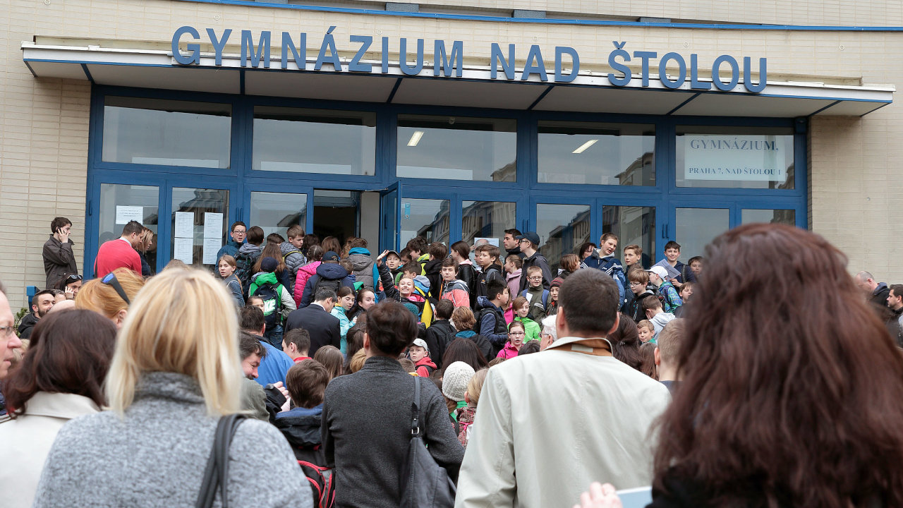 Na st�edn� �kolu se letos v prvn�m kole p�ij�mac�ch zkou�ek dostalo 94 procent uchaze��, kte�� se hl�sili z dev�t�ch t��d z�kladn�ch �kol.