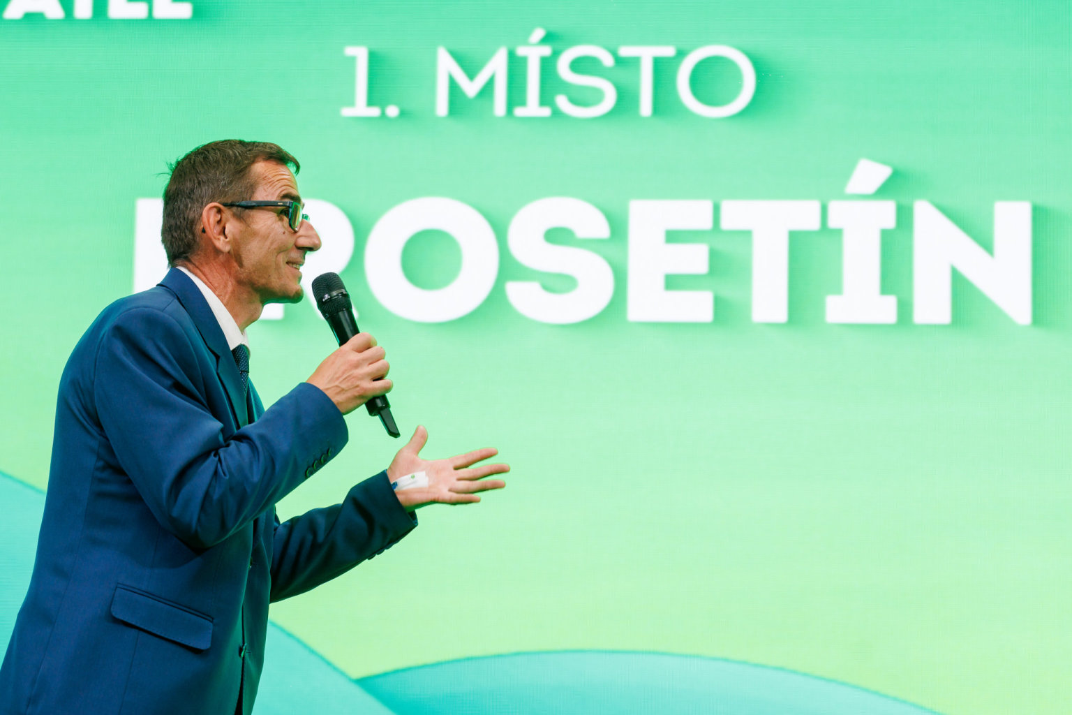 Starosta Proset�na Michal Vychro� je p�vodn� profes� strojn� in�en�r a...