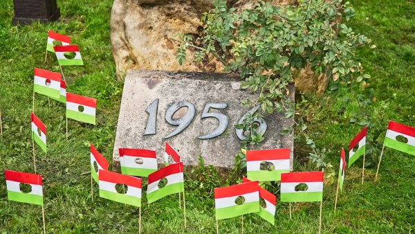 1956, ma�arsko, povst�n�, pam�tn�k
