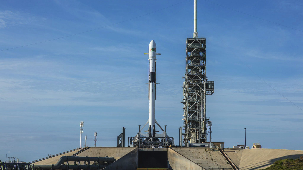 Nový typ rakety Falcon 9 úspìšnì odstartoval.