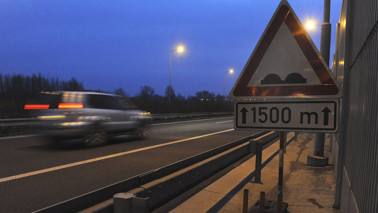 Za zvlnìní dálnice D47 u Ostravy zøejmì mùže nevhodný materiál.