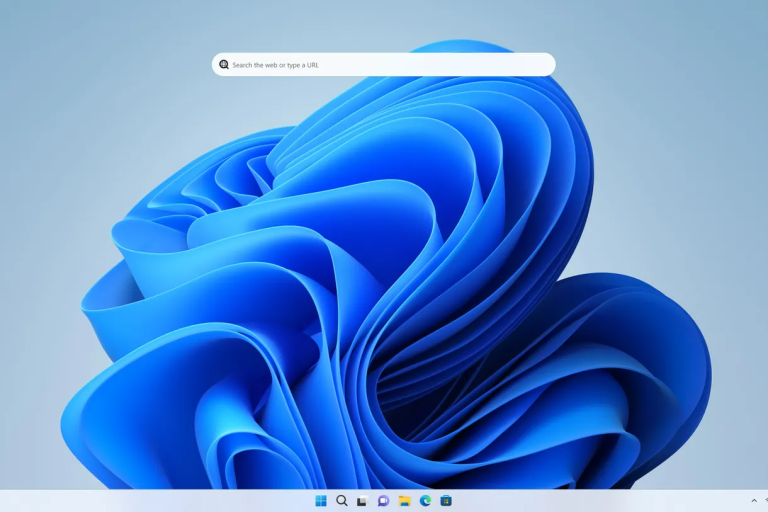 Windows 11 s vyhledávacím polem na pracovní ploše