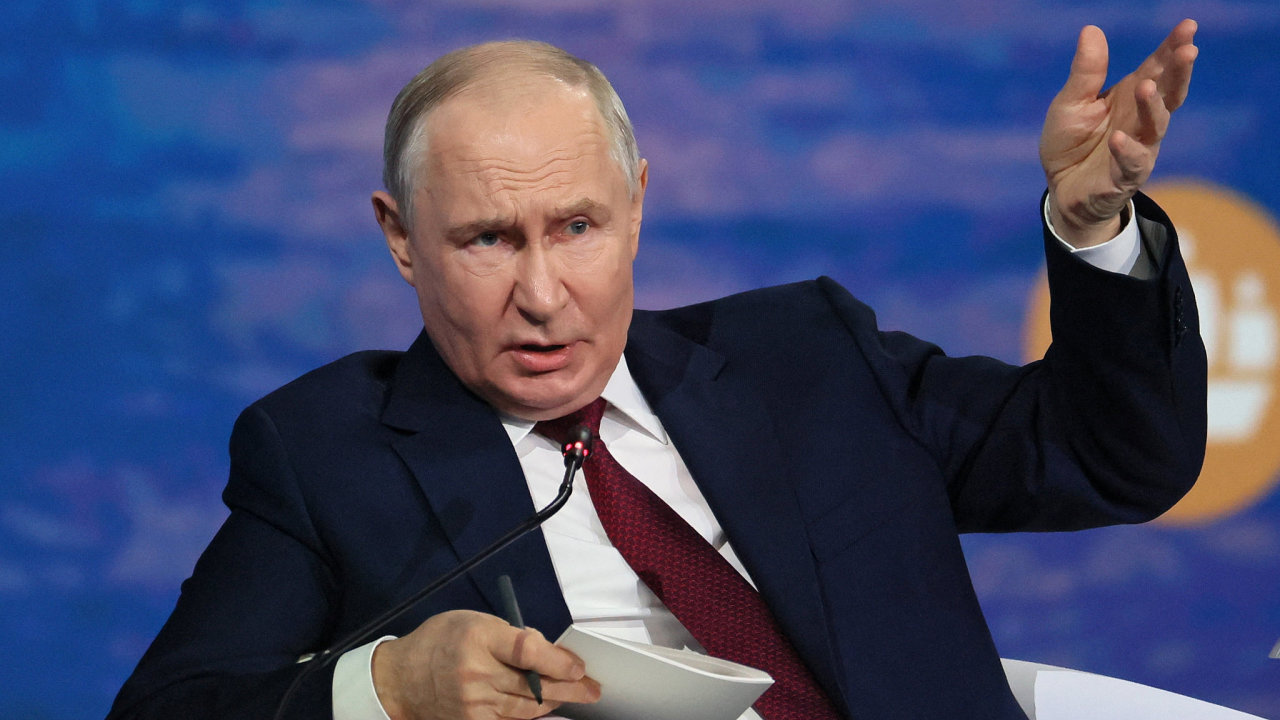 Rusk� prezident Putin se ��astn� Mezin�rodn�ho ekonomick�ho f�ra v Petrohradu