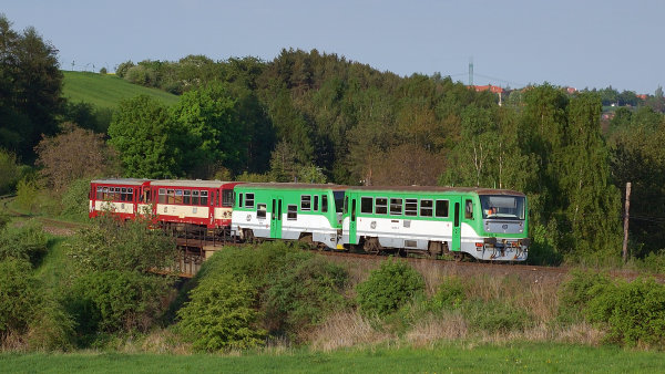 Pram�ti v�ech Regionov. Zelen� Esmeralda (vpravo) je�t� v pln� s�le v roce...