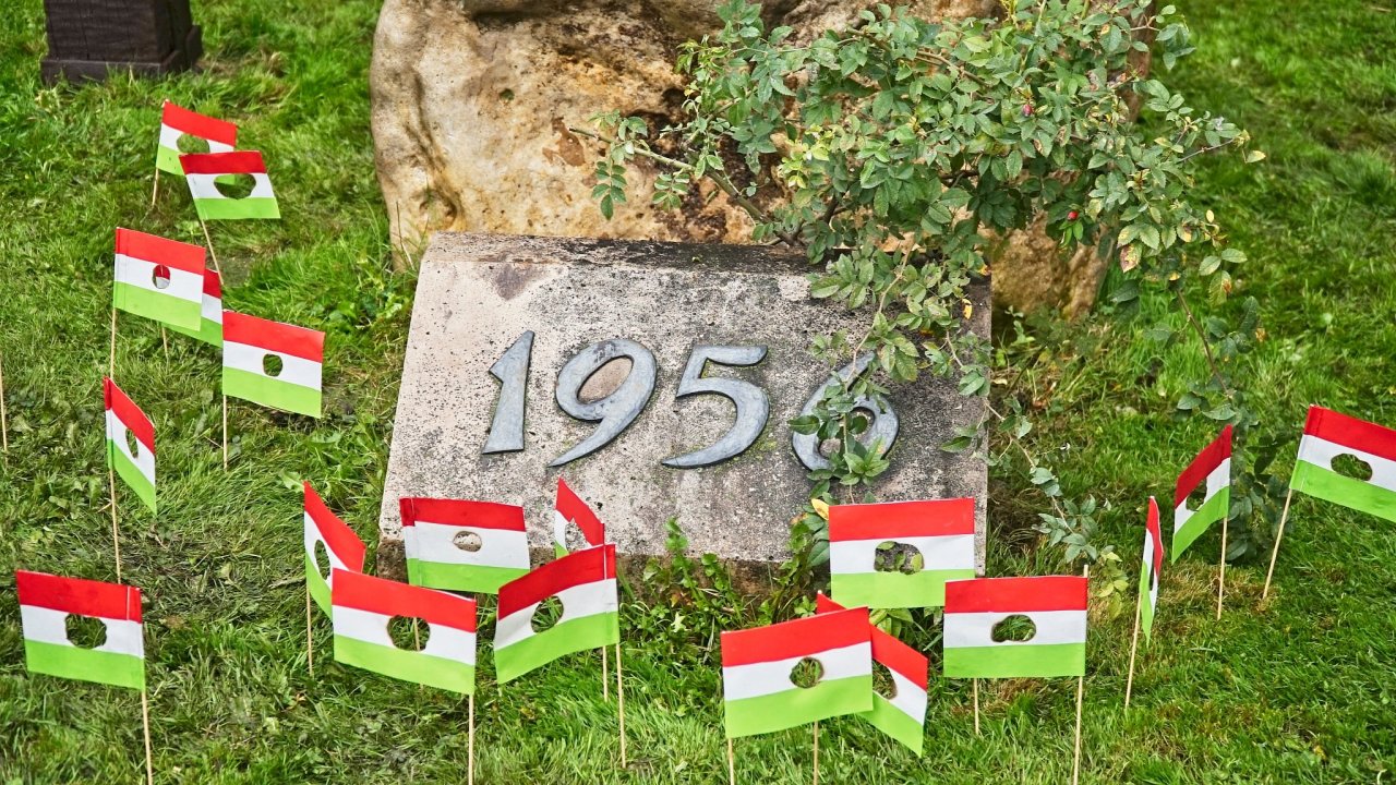1956, ma�arsko, povst�n�, pam�tn�k