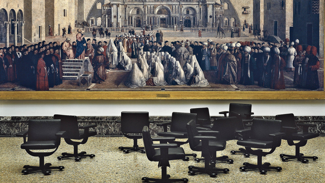 Advert ke kancel��sk� �idli Mix Chair, kterou v roce 1975 navrhlo design�rsk�...