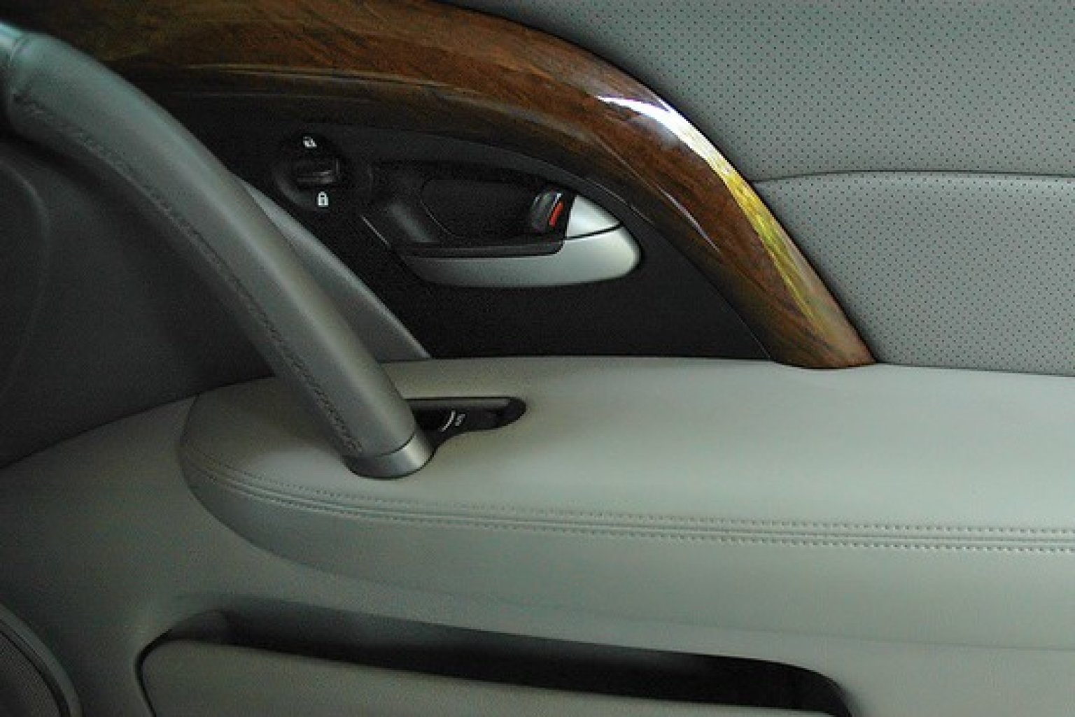 961320343_honda_legend_15_550x367_.jpg