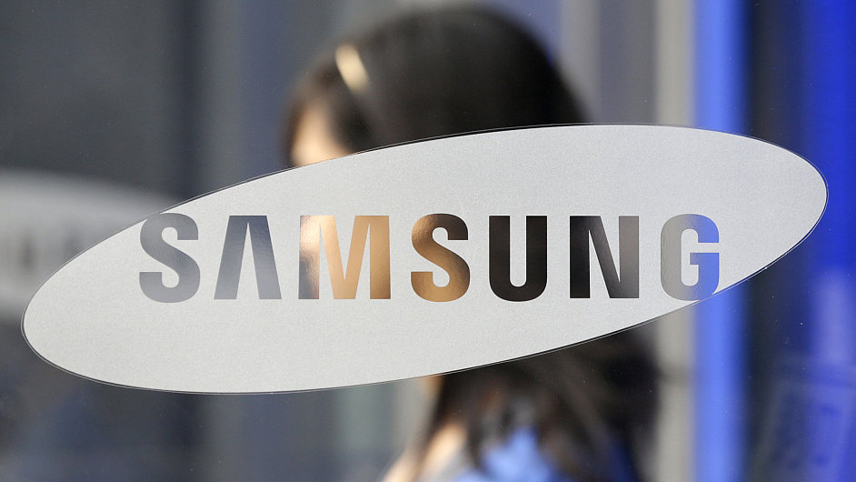 Samsungu se propadl zisk kvùli levnìjším telefonùm.