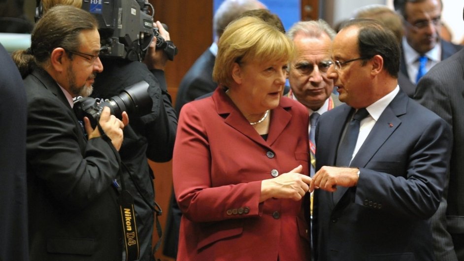 Zatímco zemì Angely Merkelové zpomalila rùst, HDP státu, kterému vládne Francois Hollande dokonce klesá. (Ilustraèní foto)