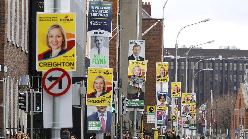 Pedvolebn plakty pokryly cel Dublin.