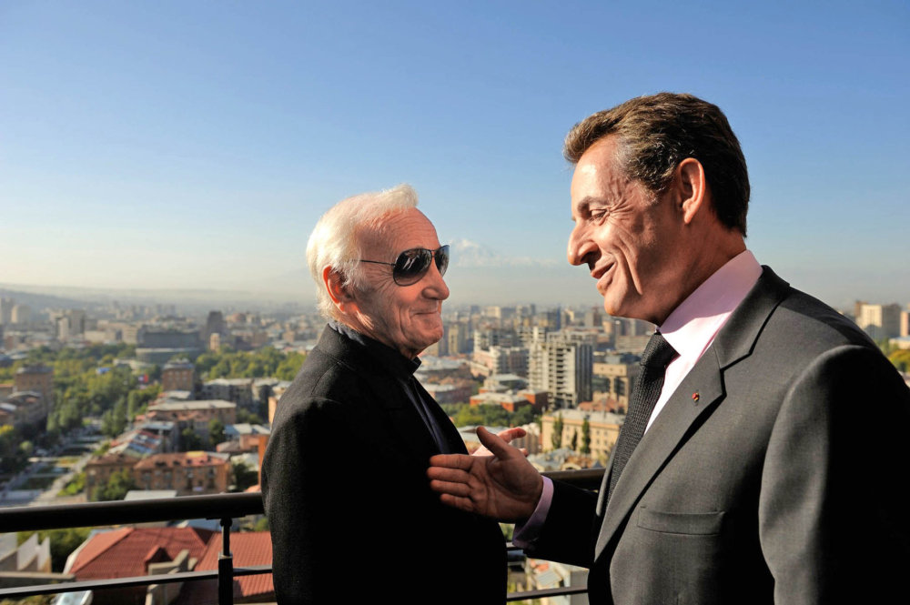 Jako arménský velvyslanec s prezidentem Nicolasem Sarkozym v roce 2012 v Jerevanu. Jako arménský velvyslanec s prezidentem Nicolasem Sarkozym v roce 2012 v Jerevanu.