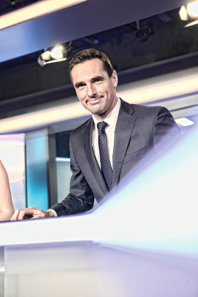 Sportovní slávu vystřídala u Romana Šebrleho popularita televizního moderátora. On sám má dojem, že se v této nové roli stále zlepšuje. Sportovní slávu vystřídala u Romana Šebrleho popularita televizního moderátora. On sám má dojem, že se v této nové roli stále zlepšuje.