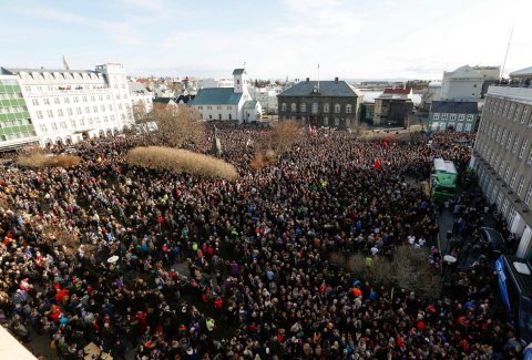 Demostrace proti islandskému premiérovi Sigmunduru Gunnlaugssonovi