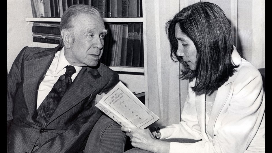 Na snmku je argentinsk spisovatel Jorge Luis Borges s manelkou Marou Kodamou.