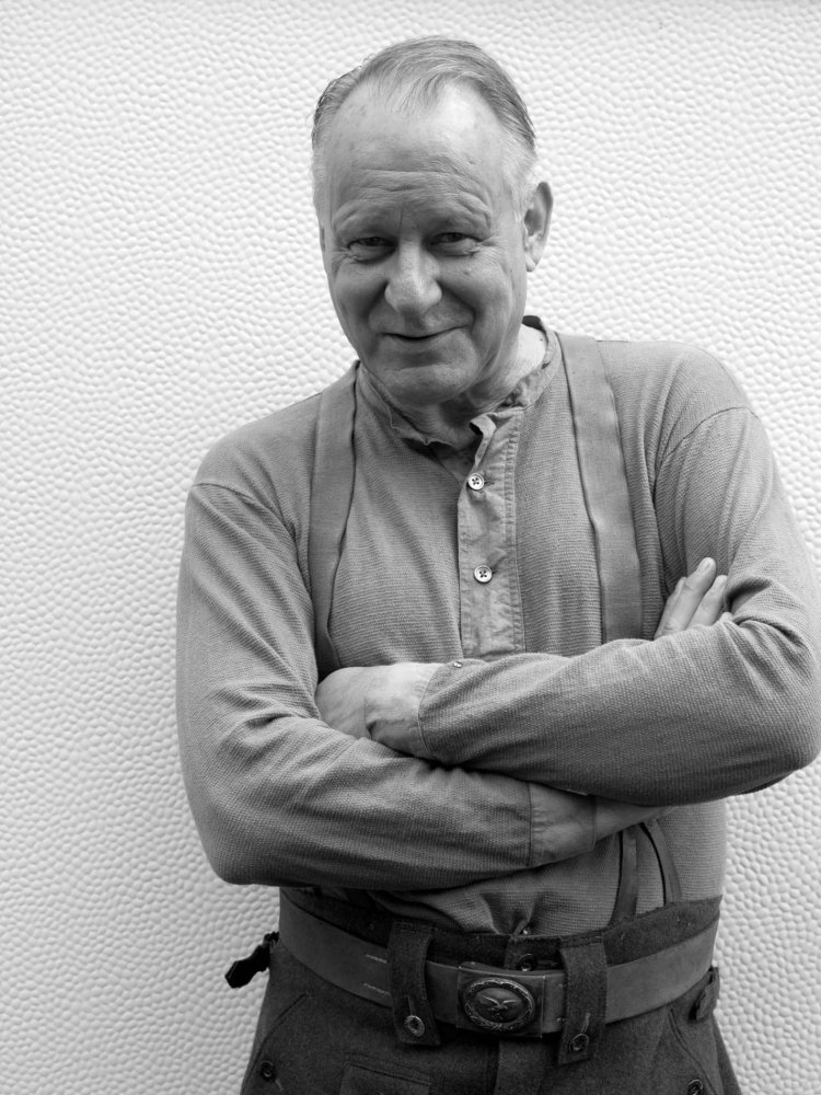 Známý švédský herec Stellan Skarsgård o natáčení v Česku, výchově svých sedmi synů a tom, proč chce mermomocí mluvit, byť by v rámci této rubriky měl vlastně mlčet.