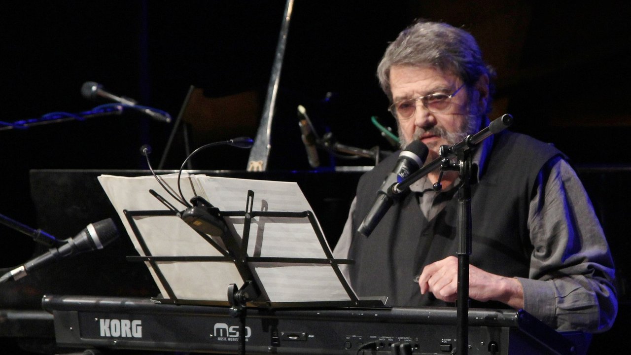 Živì budu hrát, dokud unesu trumpetu, piano už neunesu teï, øíká Jan Spálený (na snímku z letošního koncertu).