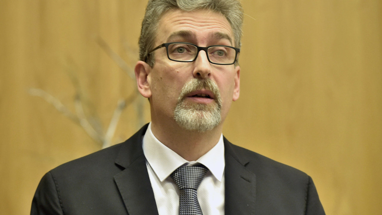Nov primtor Olomouce Miroslav bnek (ANO) na ustavujcm zasedn zastupitelstva, kter 5. listopadu 2018 volilo nov veden msta.