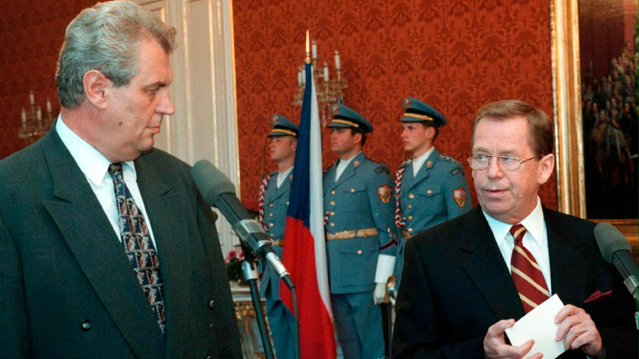 Roku 1998 zpochybnil prezident Vclav Havel dva ministersk kandidty vldy Miloe Zemana a premir tvrdil, e tm poruuje stavu. Nyn sm Zeman nechce jmenovat navrenho ministra zahrani.
