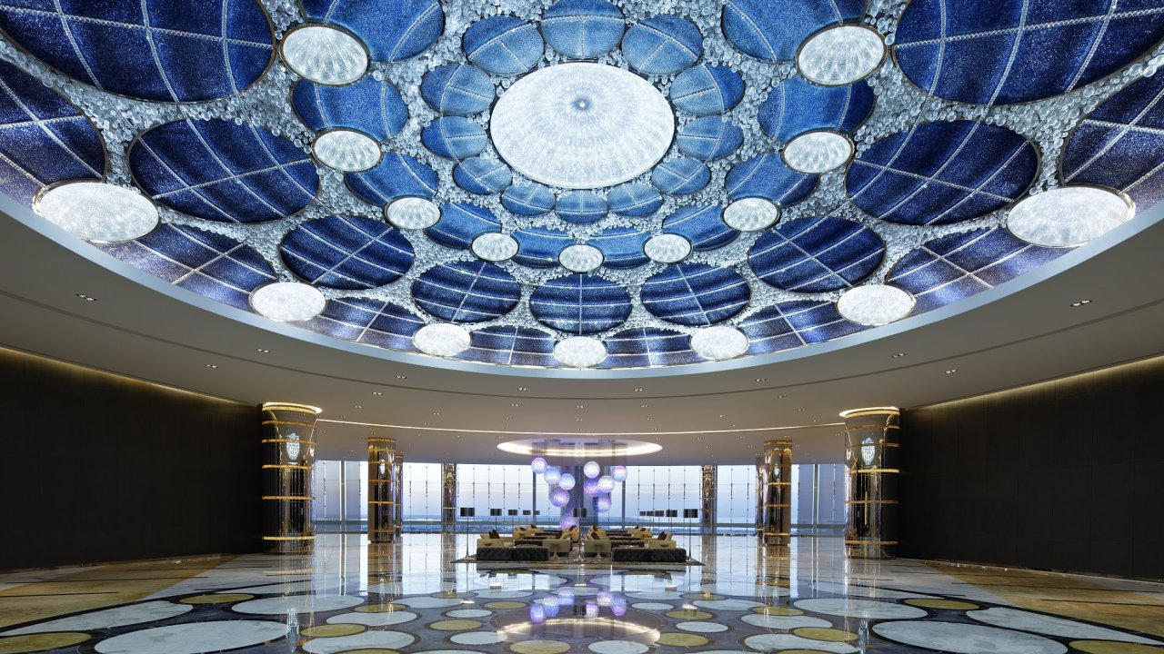 Instalace Oculus od Tni Dvokov v hotelu Jumeirah v Etihad Towers.