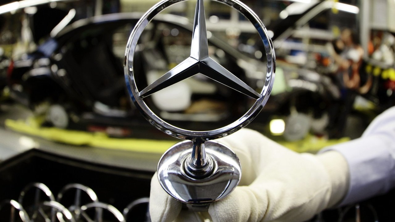 Mercedes Benz, ilustran foto