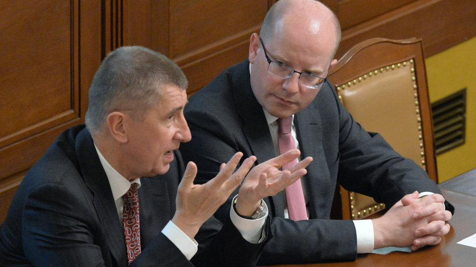 Ministr financ Andrej Babi a premir Bohuslav Sobotka ve snmovn.