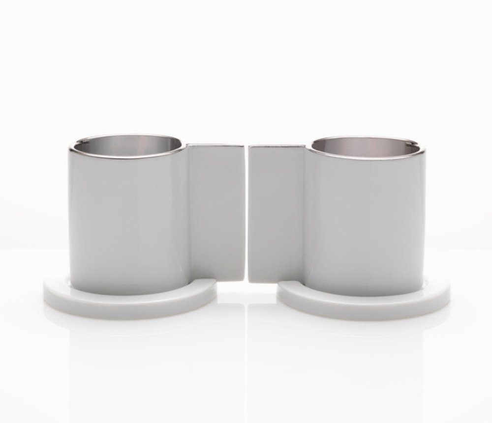 ARPEGIO Sada dvou hrnečků na kávu, porcelán, uvnitř platina, 2007.