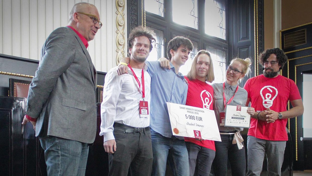 CEEHACKS Smart Mobility Hackathon Prague 2018 - vtzn tm Student dreamers