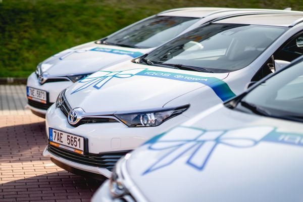 Firemní flotila Philip Morris v barvách iQOS