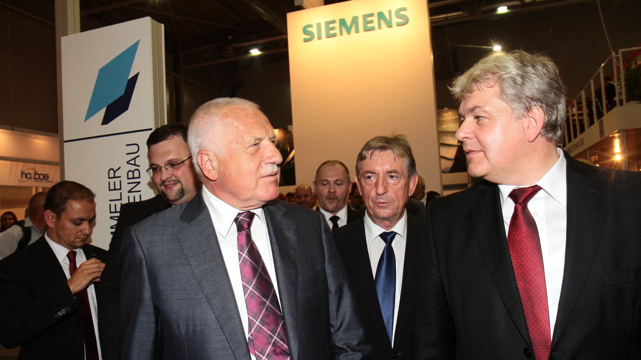 editel Svazu strojrensk technologie Petr Zemnek (vpravo) s prezidentem Vclavem Klausem na MSV v Brn.
