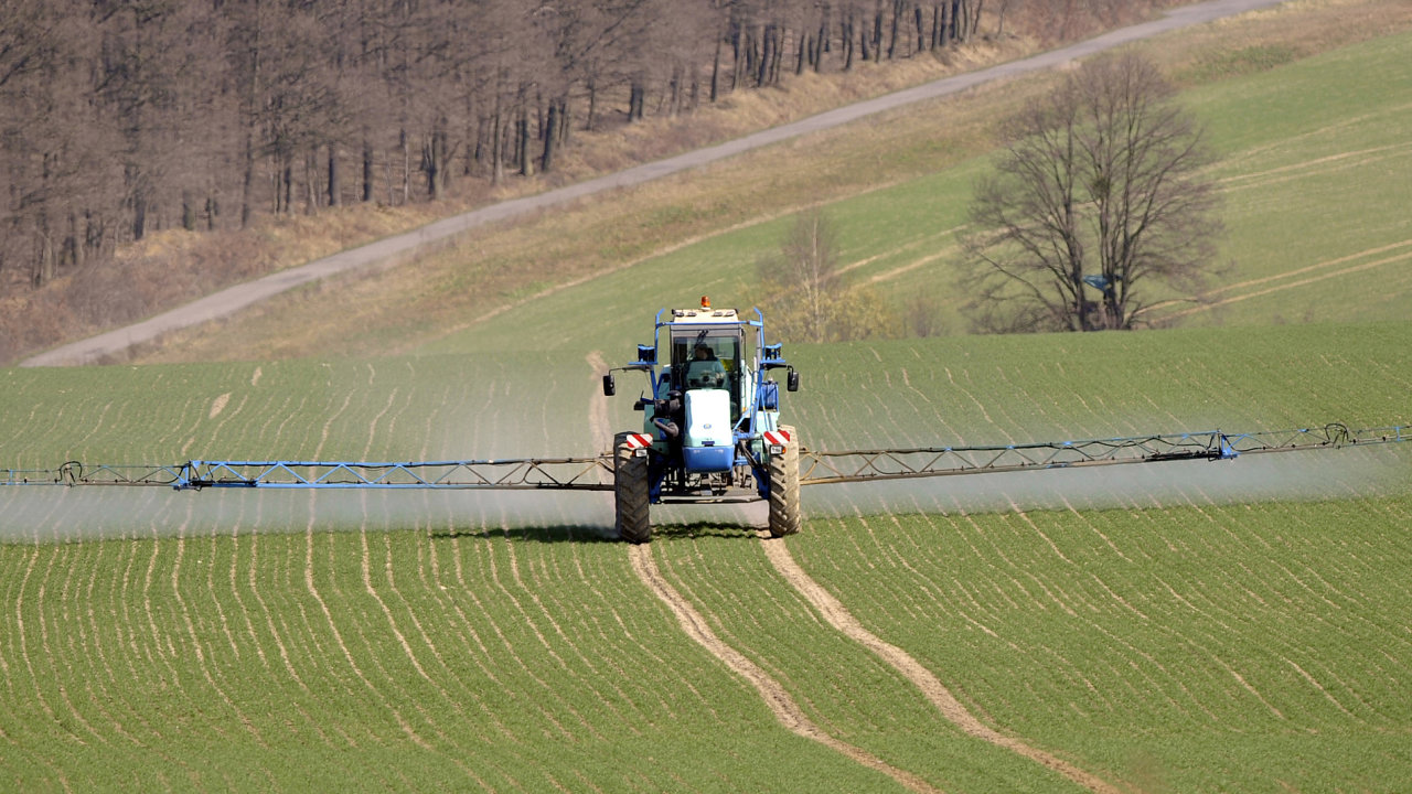 traktor, hnojivo