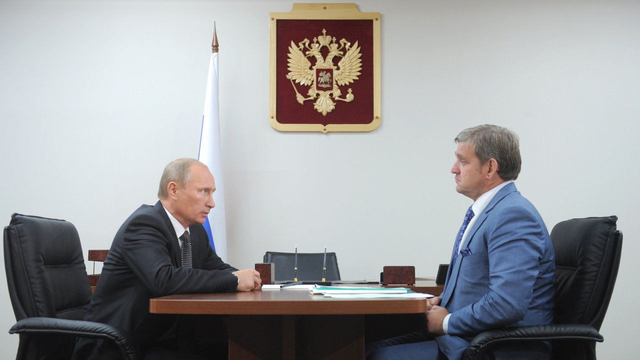 Ruský oligarcha Sergej Darkin má k prezidentovi Vladimiru Putinovi dlouhodobì blízko.