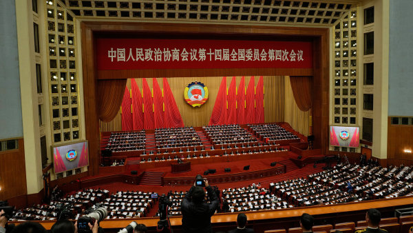 Čína schvaluje „jízdní řád“ pro své hospodářství na příštích pět let. Kam by mělo dojet?