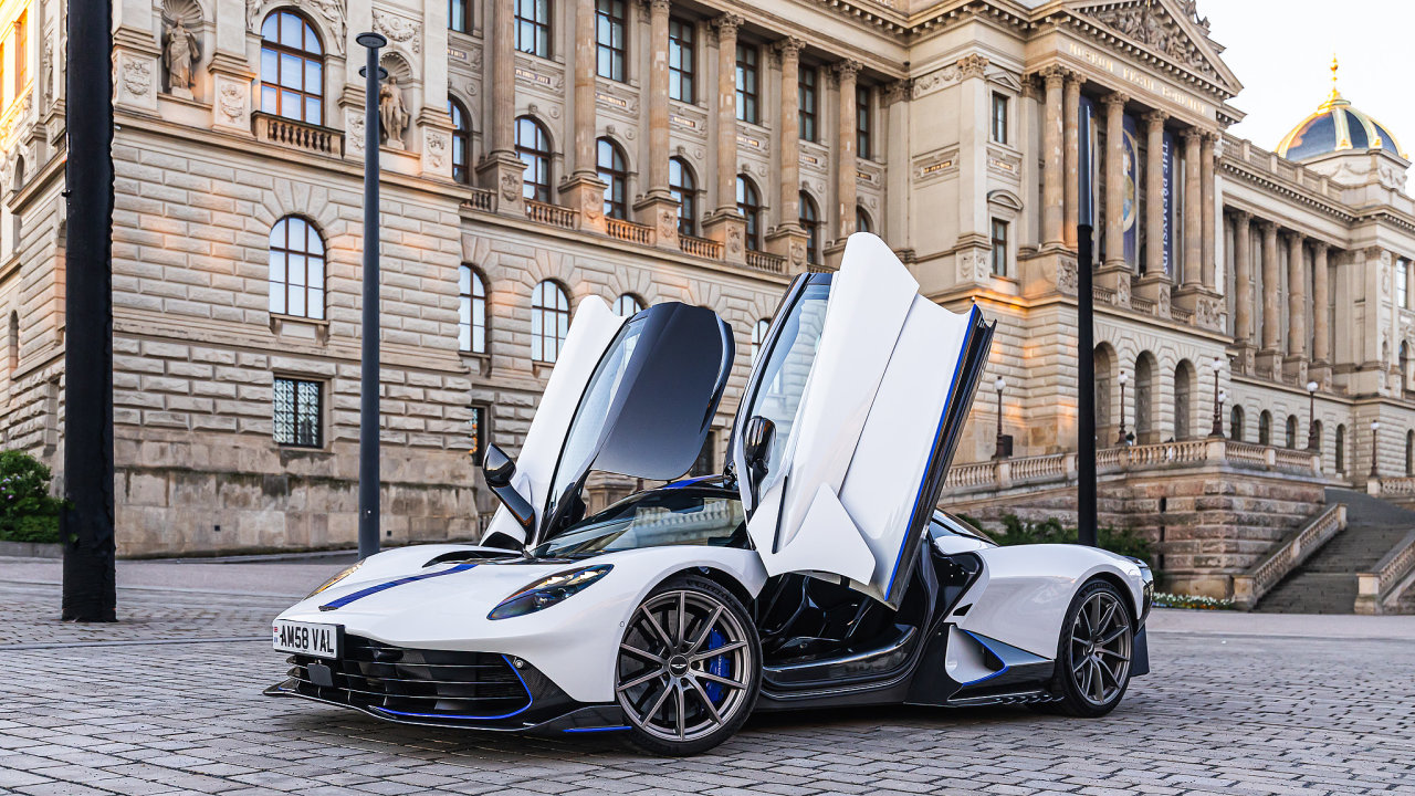 Aston Martin Valhalla