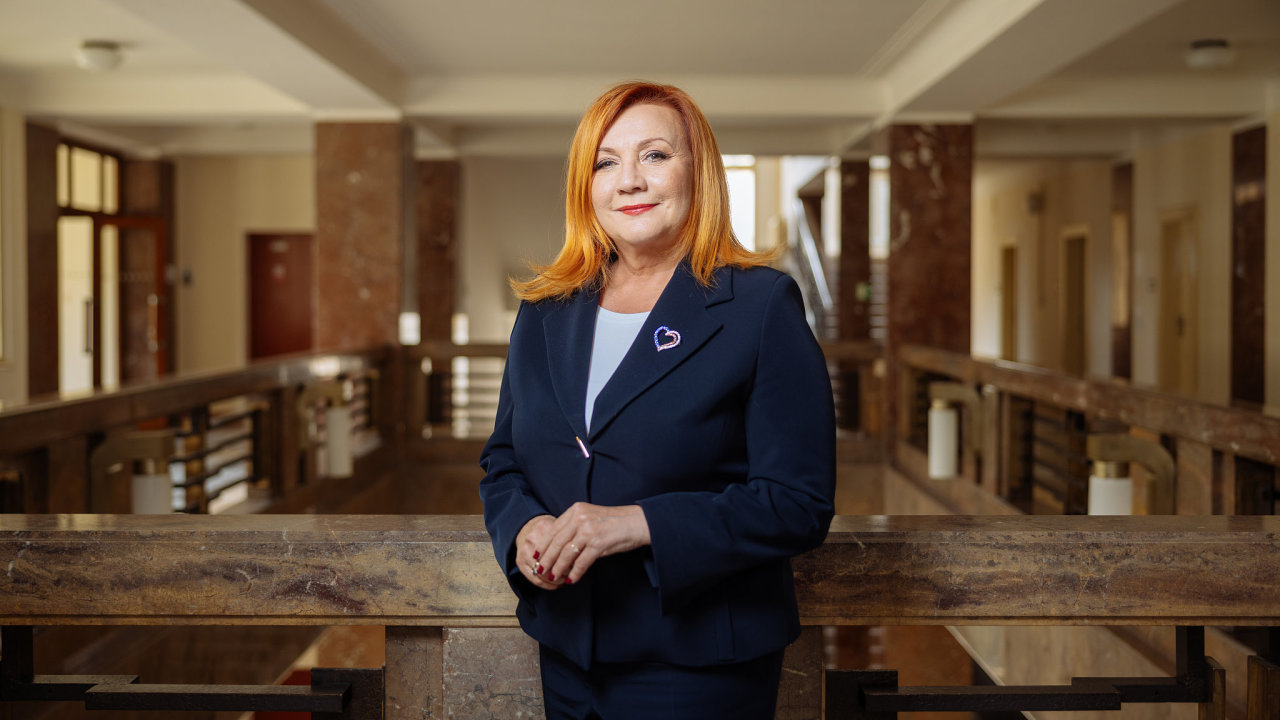 Alena Schillerov�, ministryn� financ�